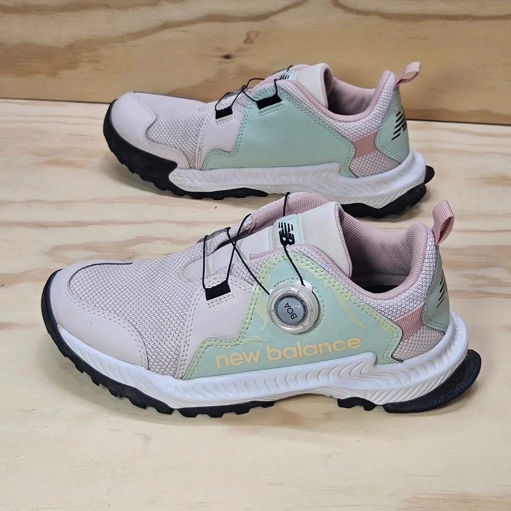 New Balance Dynasoft Trail Running Shoes Pink Green BOA Fit GTBTROP1 Womens 5.5